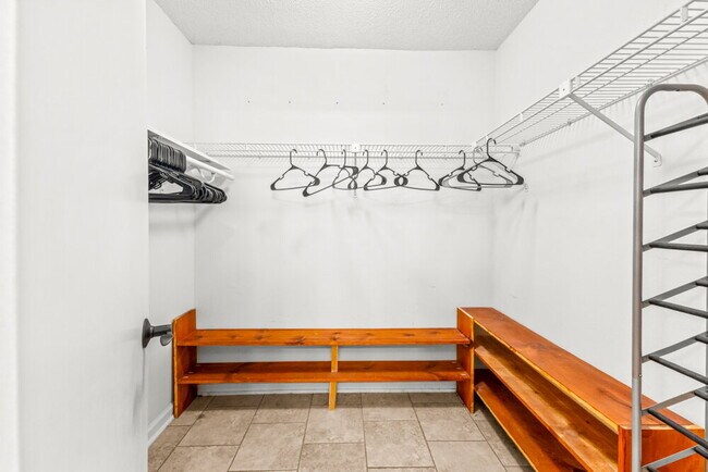 Building Photo - Killearn POOL Home