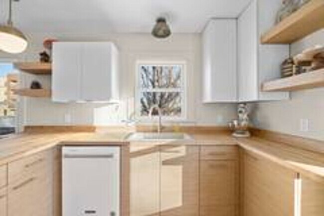 Building Photo - Midtown 4BDR Home - Mid Century Paradise!