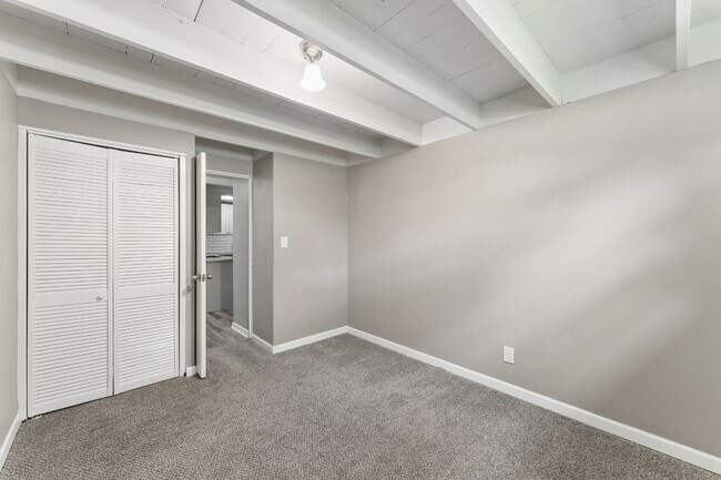 Building Photo - Charming Mid-Century Ranch Home Available Now!  1st Month's Rent is FREE!*