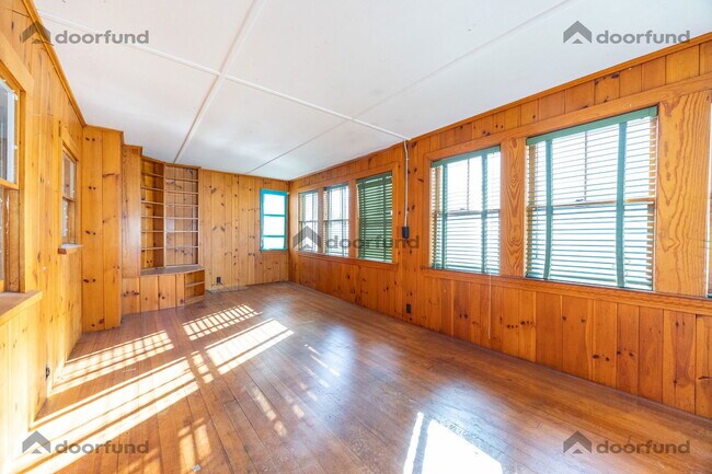 Building Photo - 12 Page St