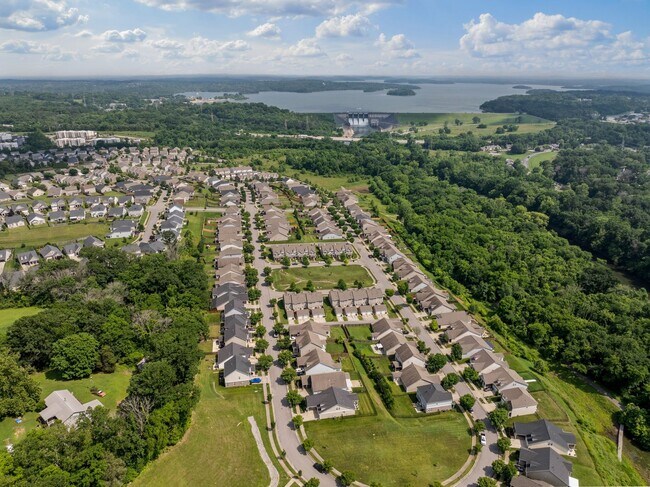 Building Photo - Updated Hermitage townhome, 2BR 2.5 bath, gym, pool, sidewalks, garage, fenced yard, available now!