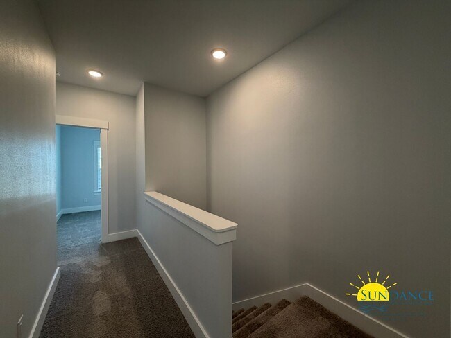 Building Photo - Gorgeous 2 Story 4 Bedrooms Townhome in Fort Walton Beach!