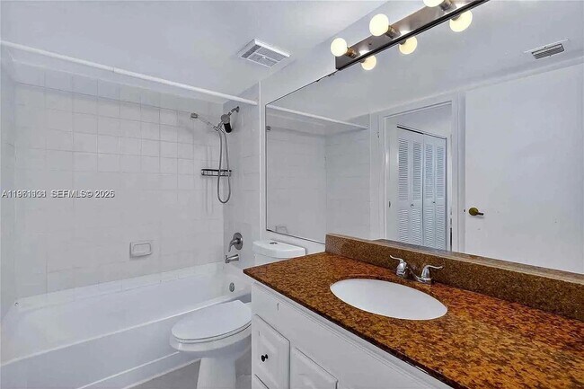 Building Photo - 7601 E Treasure Dr