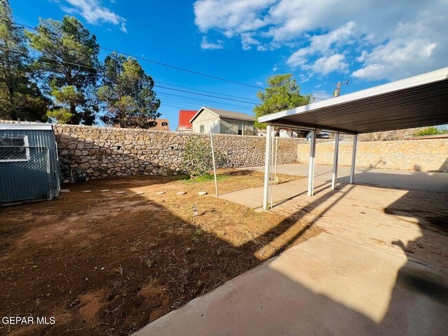 Building Photo - 9632 Montwood Dr