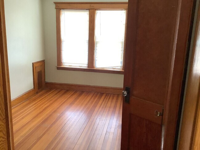 Building Photo - Beautifully maintained two-family house