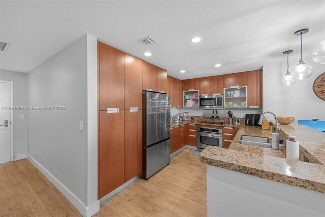 Building Photo - 7901 Hispanola Ave