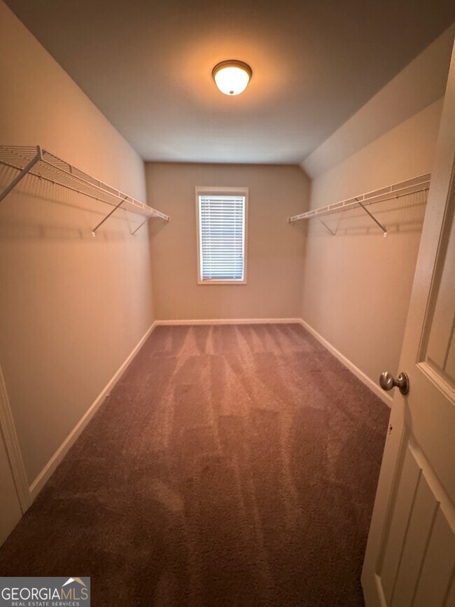 Building Photo - 829 Hawkins Creek Dr