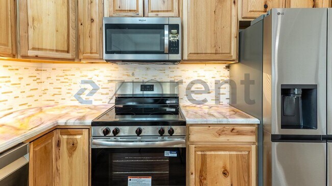 Building Photo - 307 E Thorn St