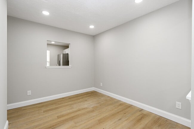 Building Photo - 313 Mews Ct