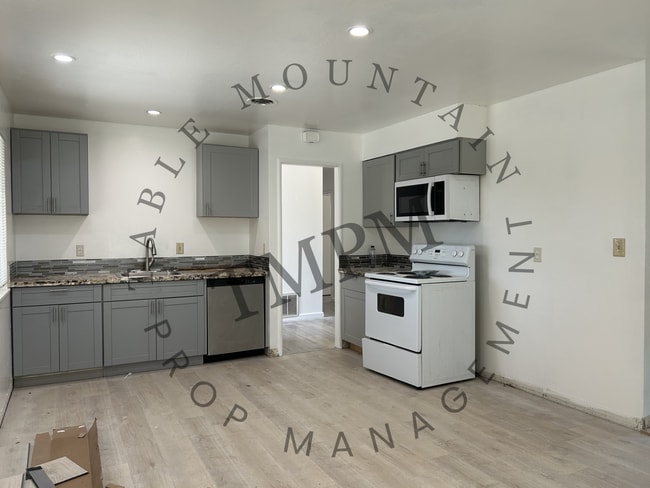 Building Photo - 2262 Las Plumas Ave