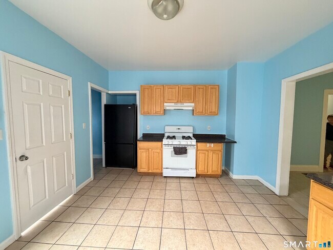 Building Photo - 1553 E Main St