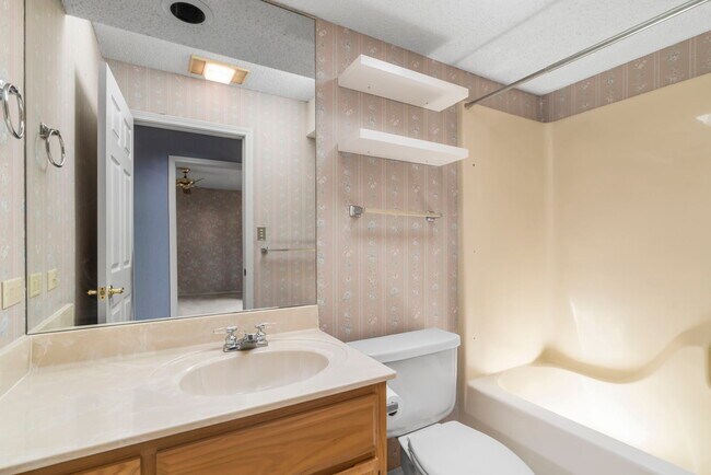 Building Photo - 30 Kensington Dr