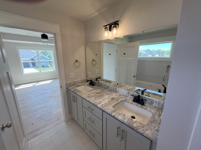 Building Photo - Brand New 4-bedroom, 2-bath home in the ex...