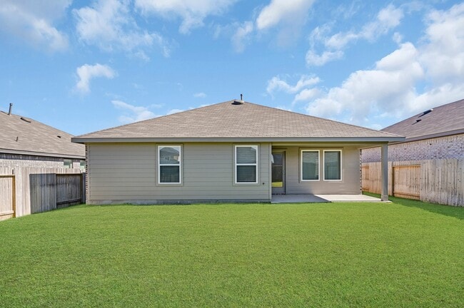 Building Photo - 40623 Spruce Ln