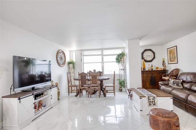 Building Photo - 111 Briny Ave