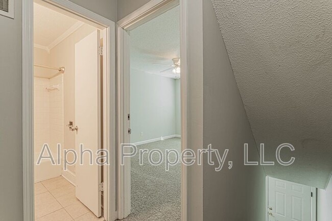 Building Photo - 501 Edwards Rd