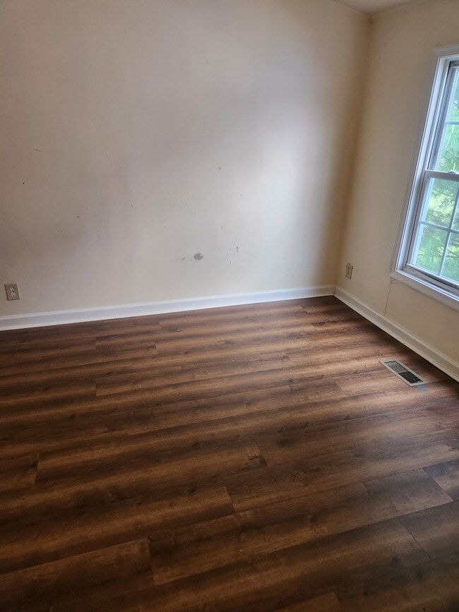 Building Photo - 121 Connector Rd