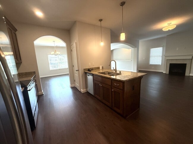 Building Photo - Spacious 2 Bedroom, 2 Bath Condo with Garage in the Heart of Middletown!