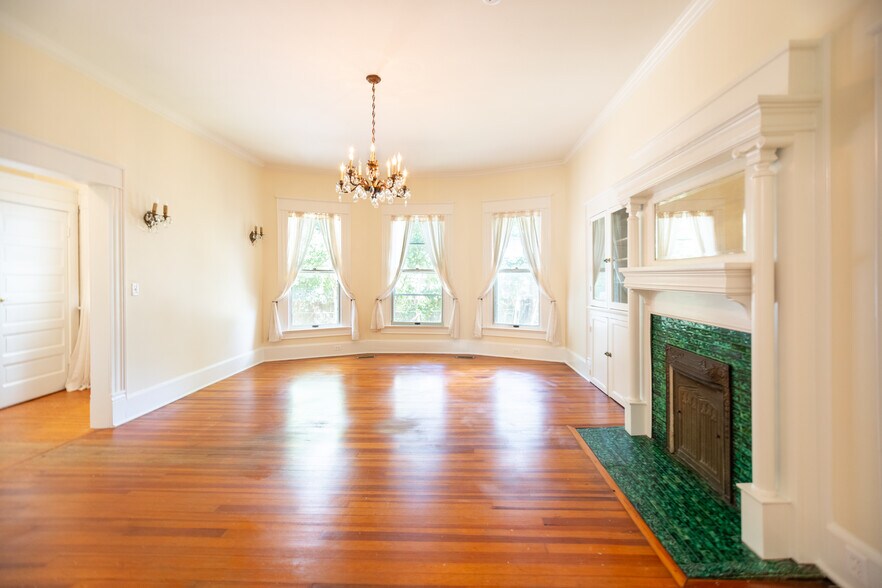 Downstairs Dining and Living - 1014 Shepherd St