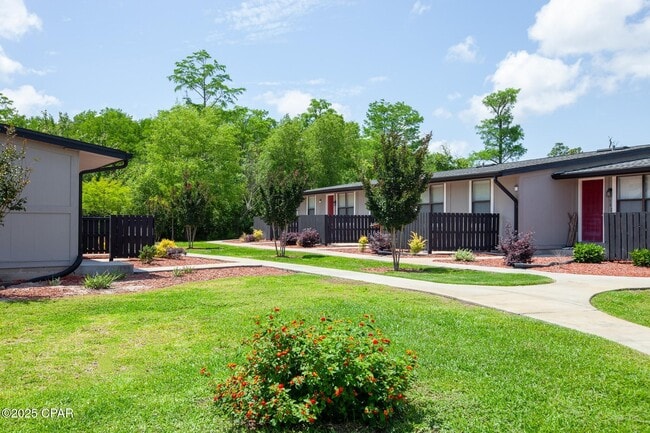 Building Photo - 425 E 19th St