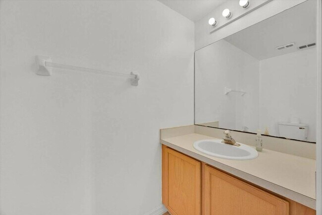 Building Photo - 642 Riggs Cir