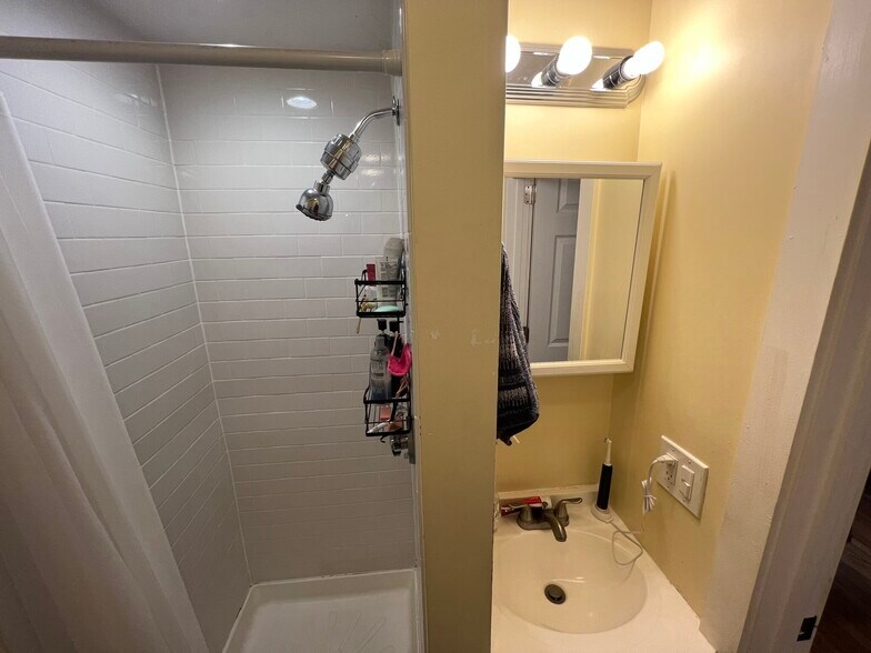 Building Photo - 15 Blake St