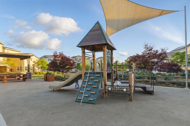Building Photo - Modern, Bay View, 2 year old, 3 Bedroom, 3...