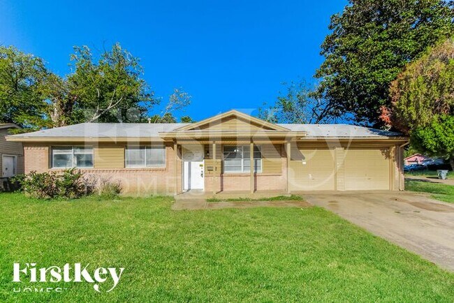 Primary Photo - 7847 Robincreek Dr