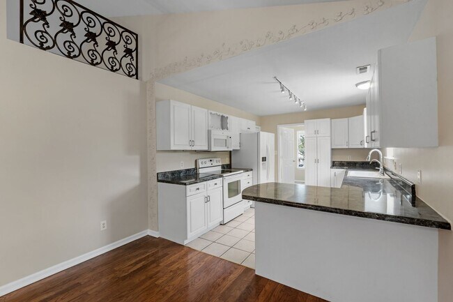 Building Photo - Spacious 3 Bedroom Home Near Downtown Greer with Large Backyard and 2-Car Garage.