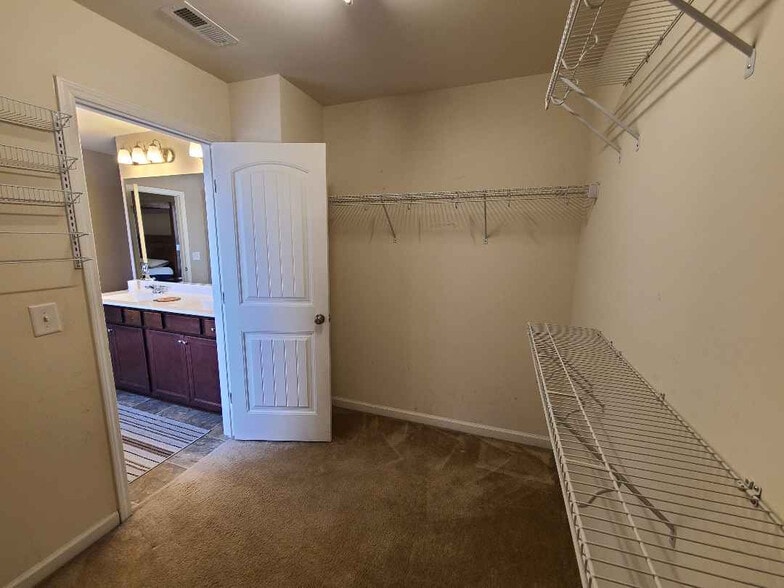 Building Photo - Room in House on Snowy Egret Ct