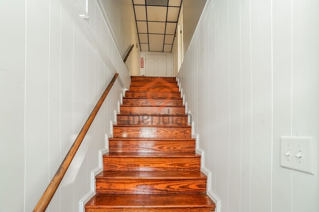 Building Photo - 1BR Furnished and All utilities included!