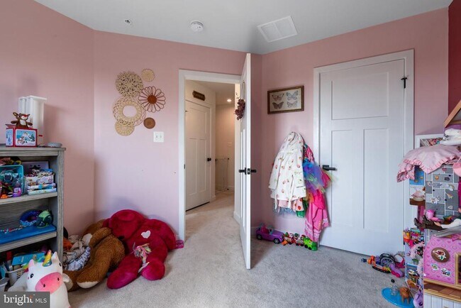 Building Photo - 7232 Bodkin Wy