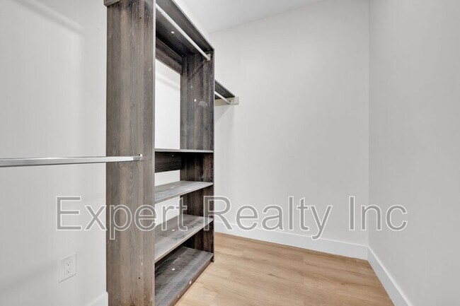 Building Photo - 1720 34th Pl N