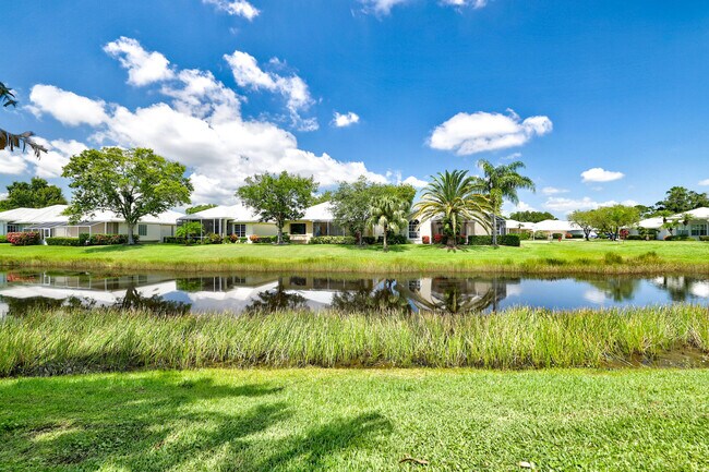 Building Photo - 450 SW Fairway Landing