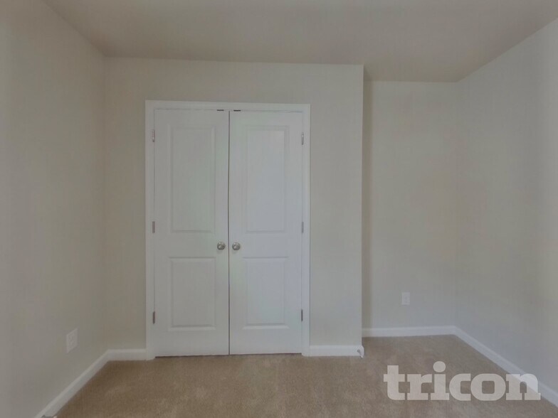 Building Photo - 201 Spring Knoll Dr