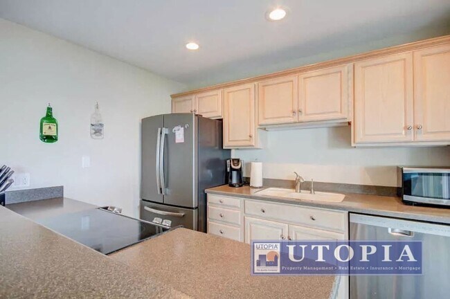 Building Photo - Ocean Views! 2 bd/ 1.5 bath condo w/ Commu...