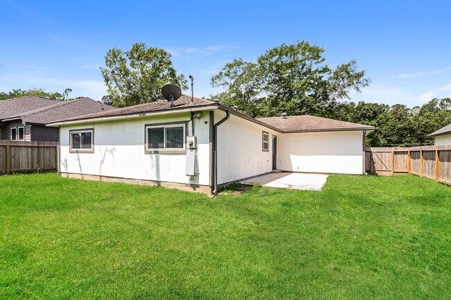 Building Photo - 28914 Champion Oaks Dr