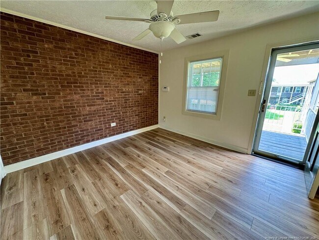 Building Photo - 2601 N Roberts Ave