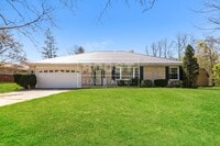 Building Photo - Three bedrooms, two bathroom single family home in Springfield.