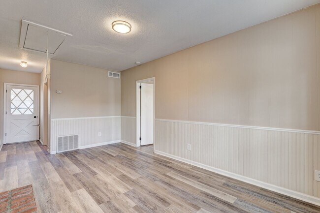 Building Photo - 206 Del Mar Dr