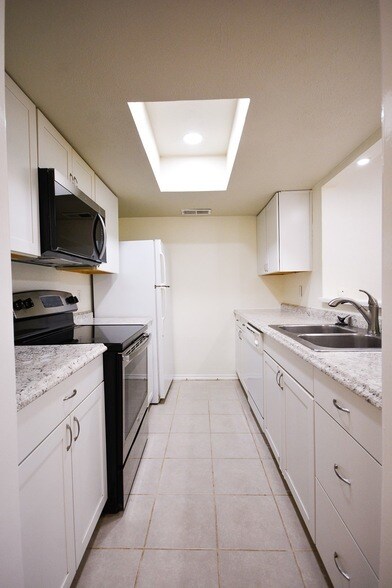 Building Photo - 12816 Midway Rd