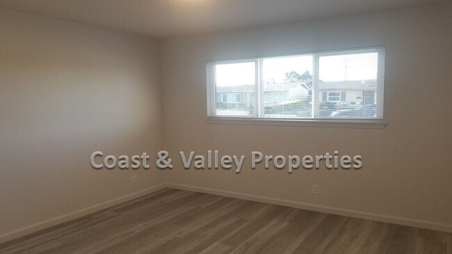Building Photo - 1708 Pescadero Dr