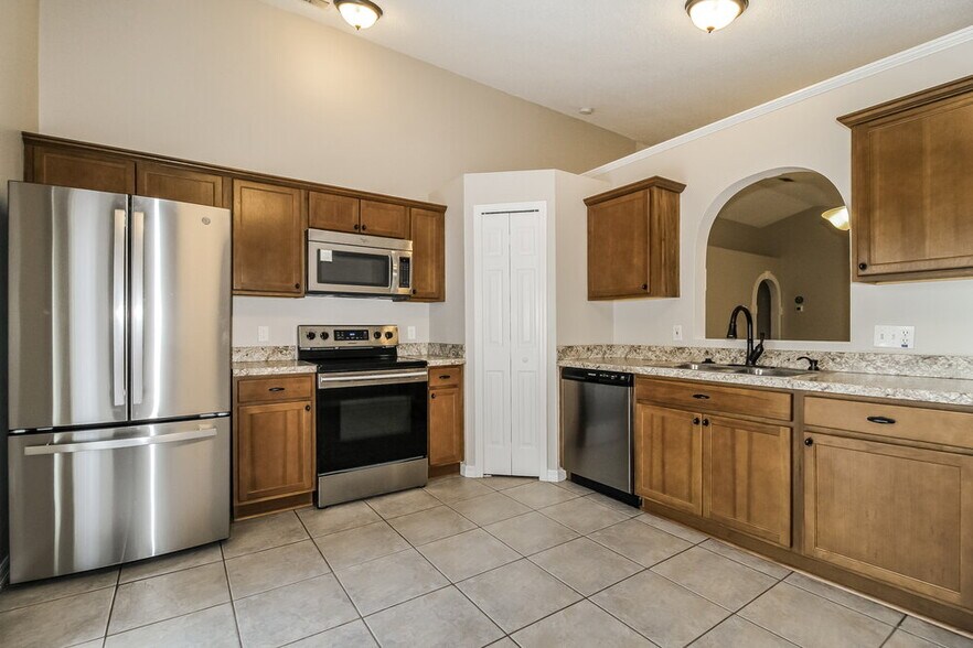 Building Photo - 8706 Claiborne Ct