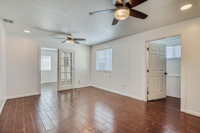 Building Photo - 8613 Kingsway Dr