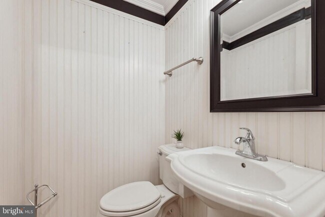 Building Photo - 8112 Rhodell Ln