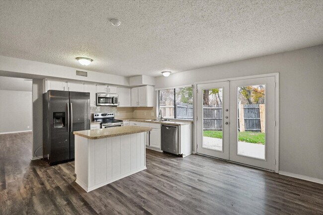Building Photo - Lake Arlington area 4 bedroom with large yard