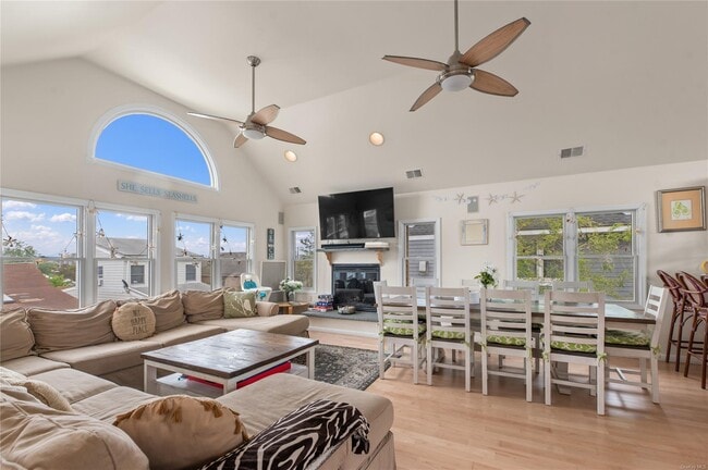 Building Photo - 22 Bungalow Ln