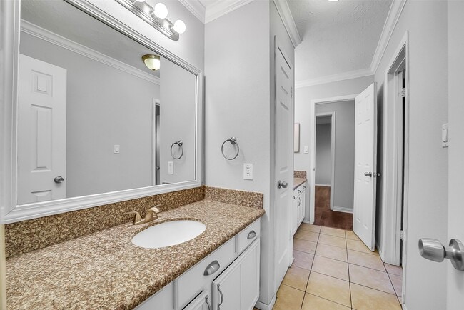 Building Photo - 13618 Piney Oaks Dr