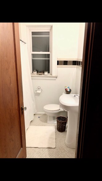 Building Photo - 4241 Ellenwood Ave