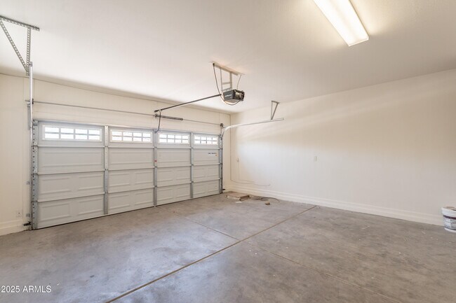 Building Photo - 5220 S 16th Pl